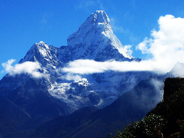 El imponente perfil del Ama Dablan, una de las montañas más deseadas del Himalaya