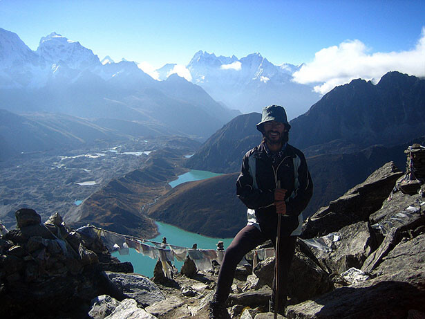 Banderas tibetanas en el pico de Gokyo