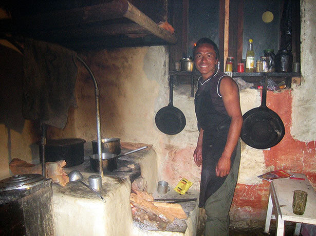 Mi gran amigo Hira en Sete preparando un delicioso dalbhat