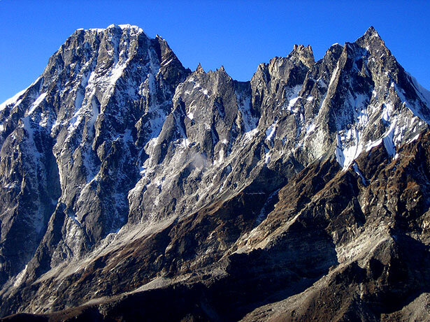 Picos alrededor de Gokyo