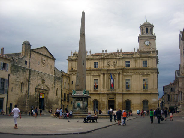 place_republique_hotel_ville_arles