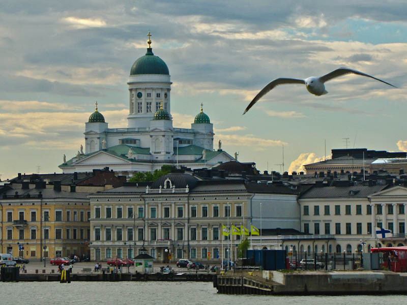 Catedral de Helsinki desde el ferri a Suomelinna