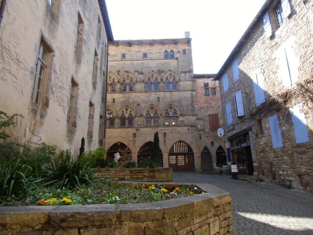 Una de las bonitas casas góticas de Cordes Sur Ciel