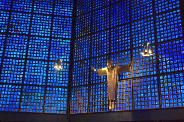 Interior de la iglesia Kaiser-Wilhelm- Gedächtniskirche