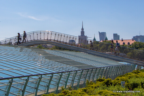 Pasarela sobre el Jardín en el Tejado de la Biblioteca de la Universidad de Varsovia