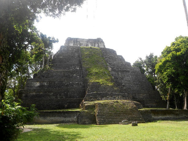 El templo 216 de Yaxhá