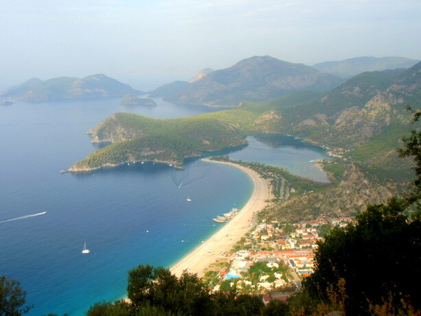 Vistas de Ölüdeniz desde la ladera 