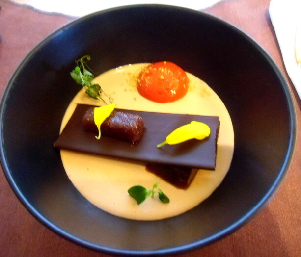 Ensalada de foie, con chocolate negro, membrillo y helado..una combinación de sabores de Eneko Atxa en el Pret-a-Porter