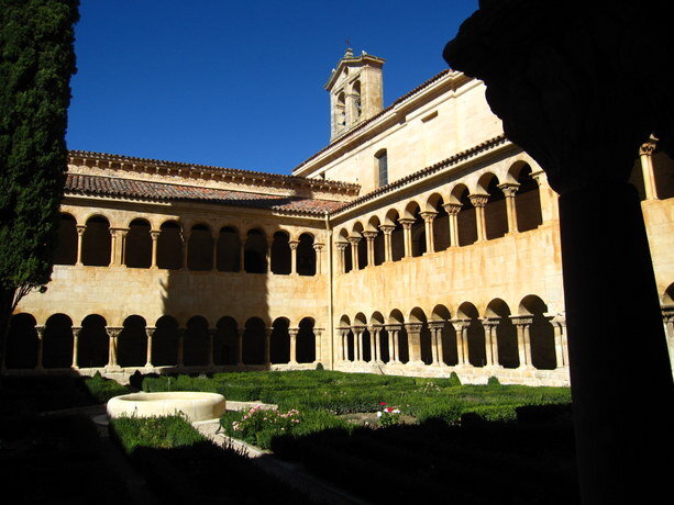 El famoso claustro del monasterio de Silos