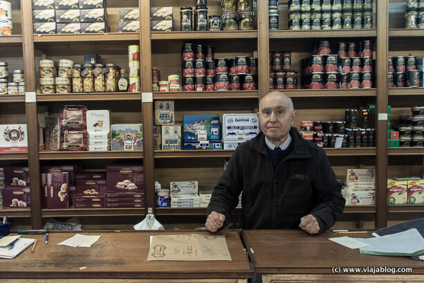 D. Emilio, Ultramarinos El Rápido en Ferrol