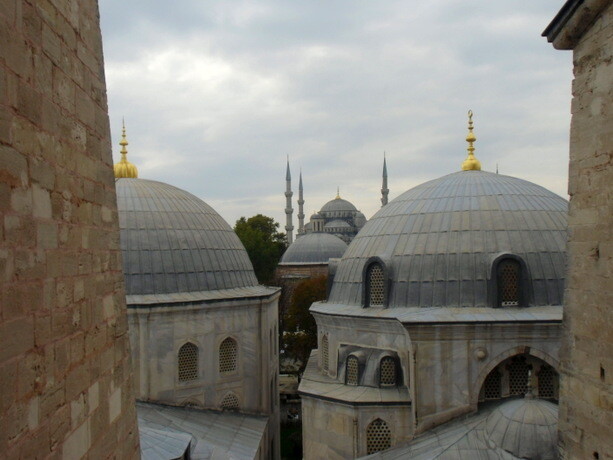 Vistas de la Mezquita Azul desde una ventana de Santa Sofía