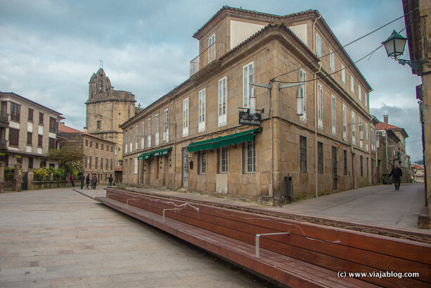 Accediendo a la a Real Basílica de Santa María la Mayor, Pontevedra, Galicia