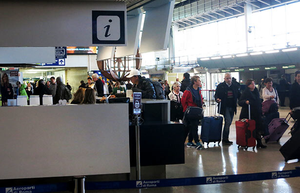 Zona de check in en el aeropuerto de Roma Fumicino