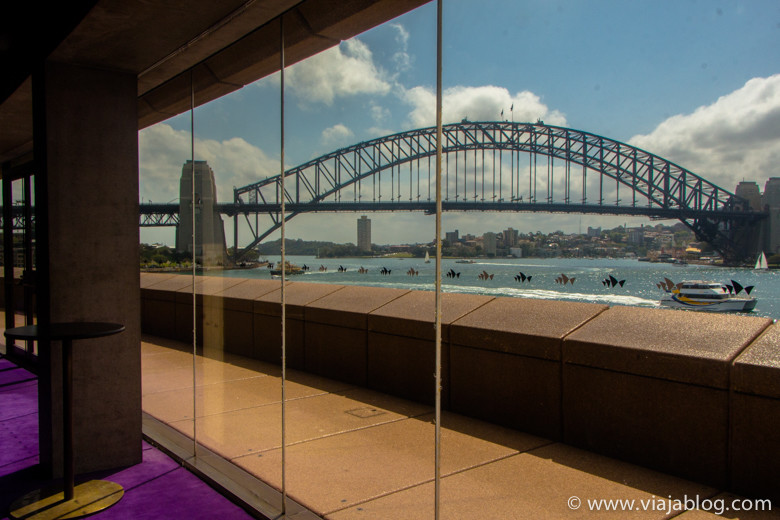 Harbour Bridge desde el interior de la Sydney Opera House, Sidney, Australia