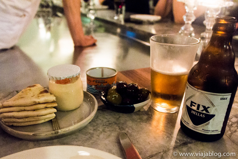 Taramasalata, pita, aceitunas, The Apollo, Sidney, Australia