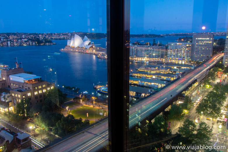 Vista lateral desde Full Harbour View Junior Suite, Four Seasons Hotel, Sidney, Australia