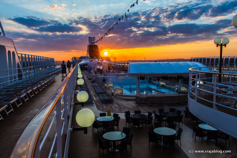 Amanecer a bordo de un crucero por el Caribe en el MSC Opera