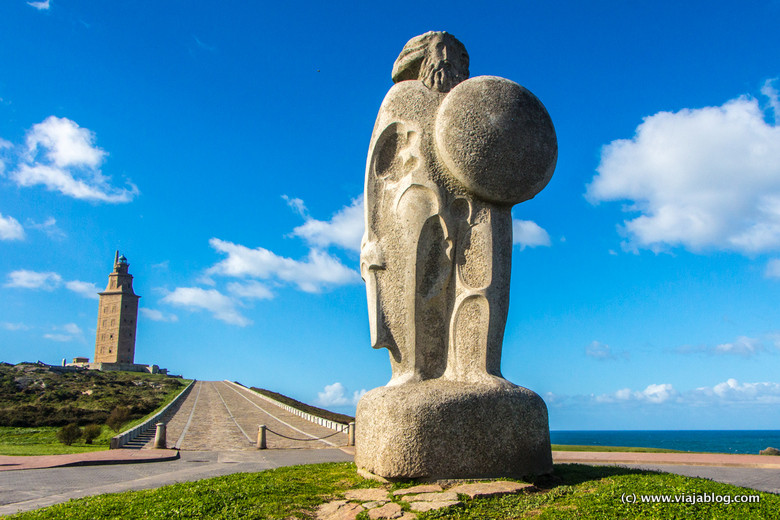 Estatua de Breogán en Torre de Hércules Coruña