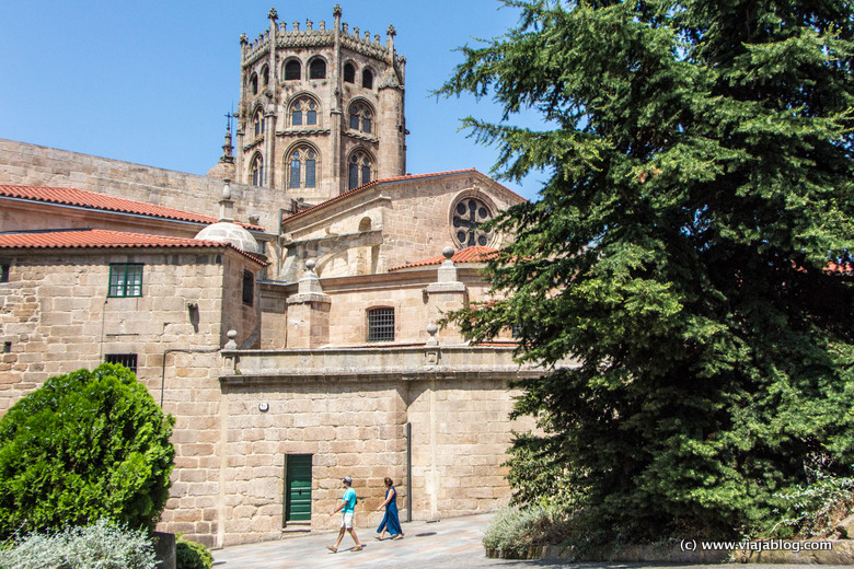 Catedral de Orense desde Plaza del Corregidor, Galicia