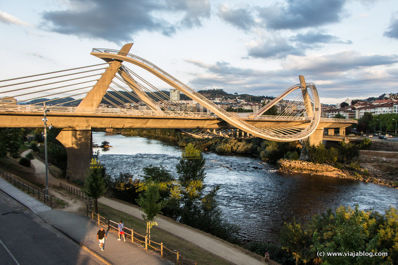 Puente del Milenio sobre el río Miño, Orense, Galicia