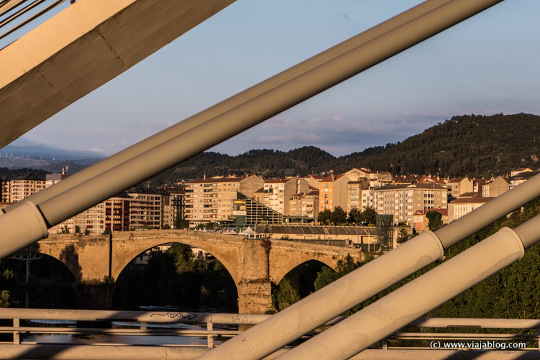 Puente Romano de Orense desde el Puente del Milenio, Galicia