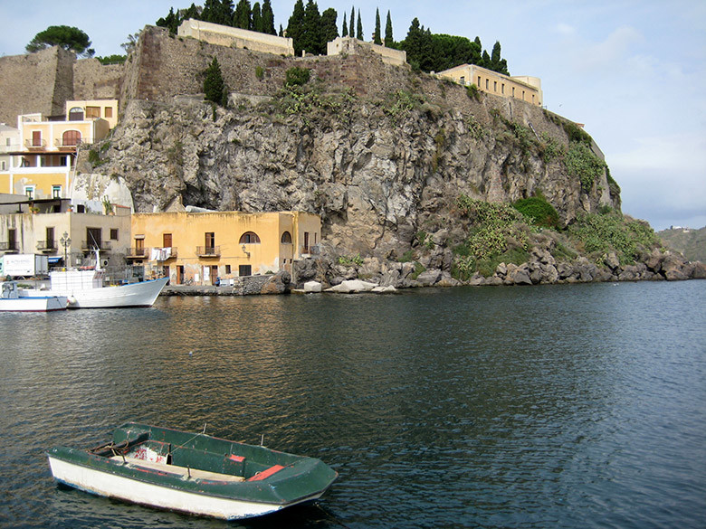 Llegando al puerto de Lipari