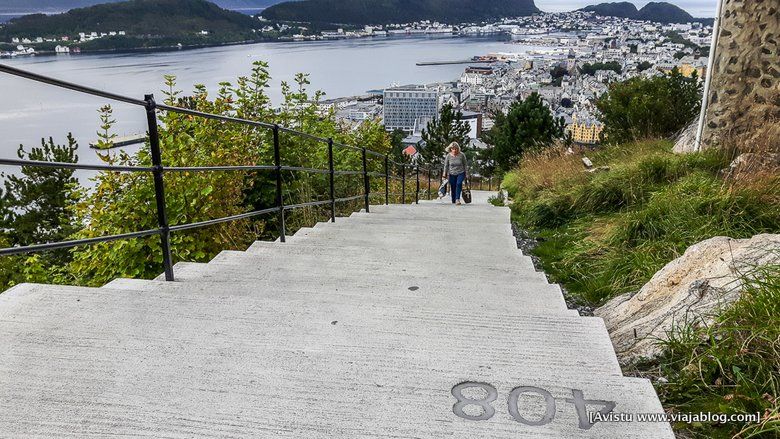 Escalones subida mirador Aksla, Alesund, Noruega