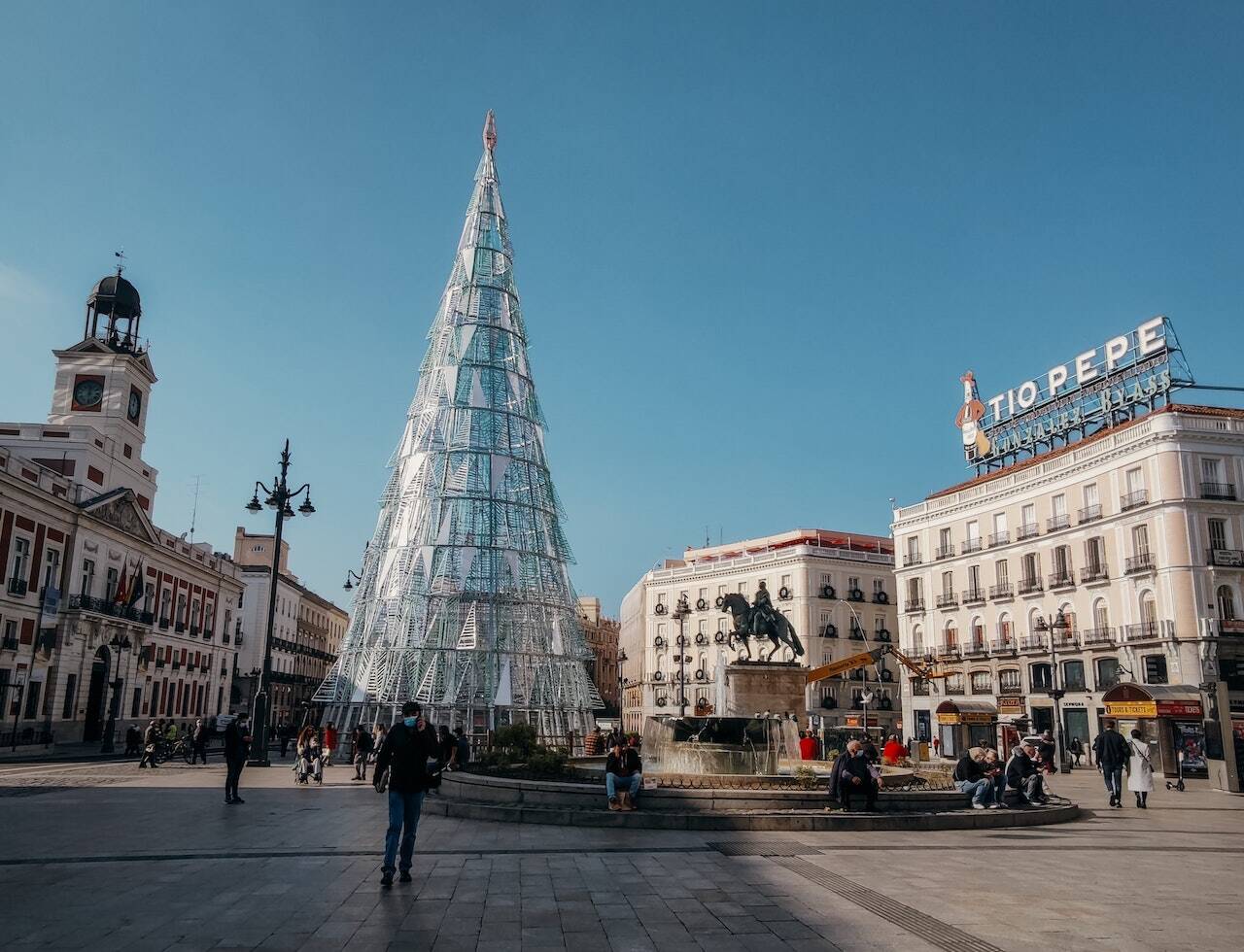 Puerta del Sol en Madrid en Navidad [Foto: Álvaro Araoz/Unsplash]