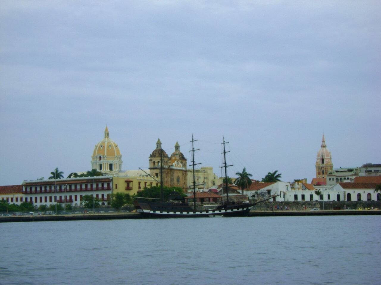 Centro histórico de Cartagena de Indias visto desde el mar