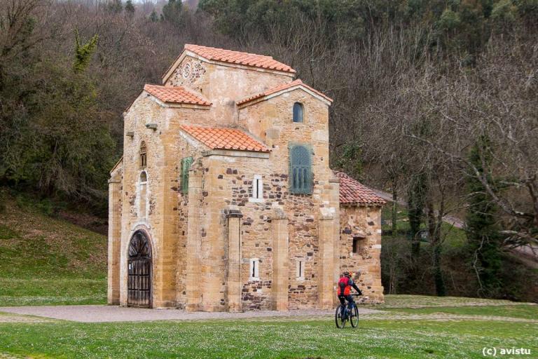 San Miguel de Lillo, Oviedo, Prerromanico Asturias [(c)Foto: @avistu]]