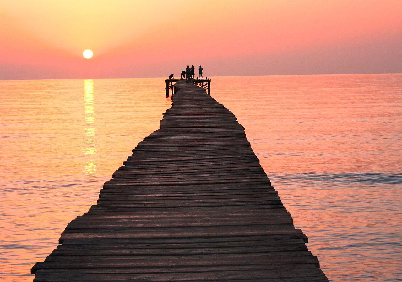 Muelle de la Playa de Muro, Mallorca, Baleares, España [Foto: Deborah Cordwell/Wikimedia Commons]