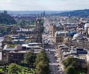 El monumental e histórico centro de Edimburgo [Foto: ant2506/Pixabay]