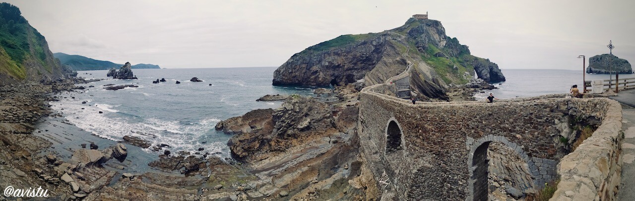 Panorámica con móvil de la subida a la Ermita de San Juan de Gaztelugatxe [(c) Foto: @avistu]