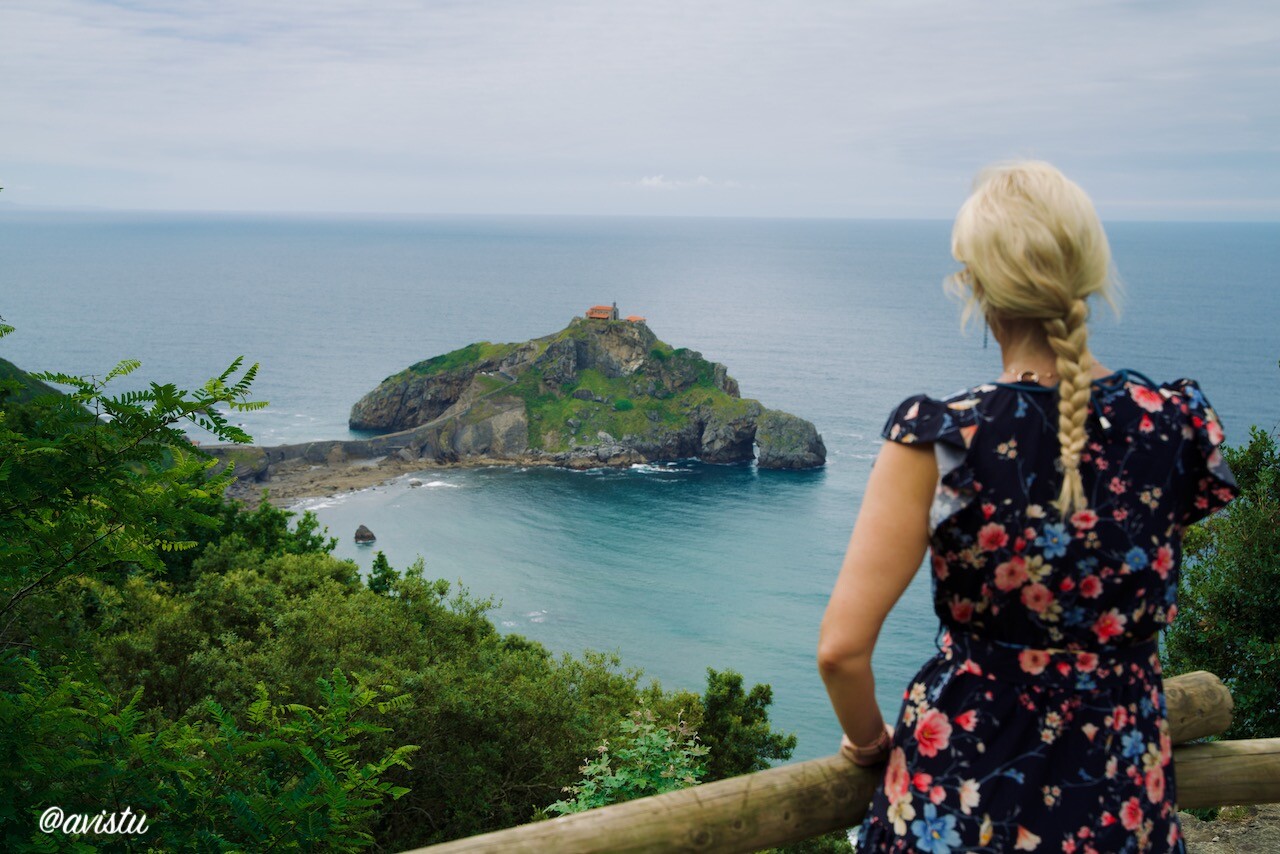 San Juan de Gaztelugatxe desde uno de los miradores de la Ruta B [(c) Foto: @avistu]