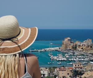 Vistas a Castellammare del Golfo desde la terraza de nuestro alojamiento [(c) Foto: @avistu]