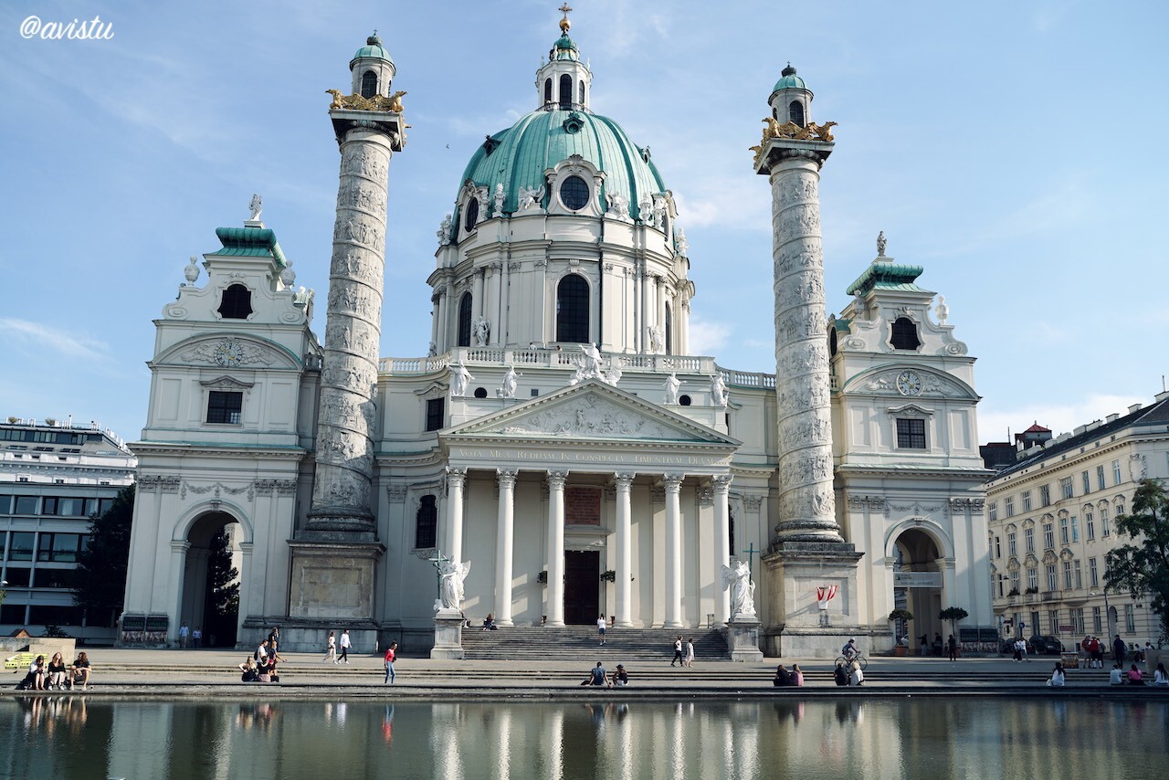 Iglesia de San Carlos Borromeo en Viena [Foto: @avistu]