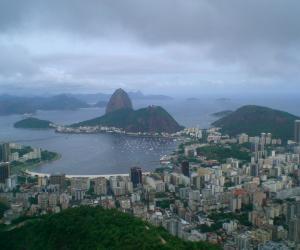 vistas de Río de Janeiro nublado desde el Corcovado