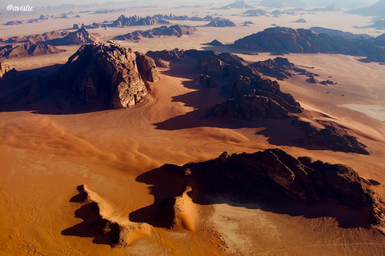 El desierto de Wadi Rum en Jordania desde un globo [(c)Foto: @avistu]