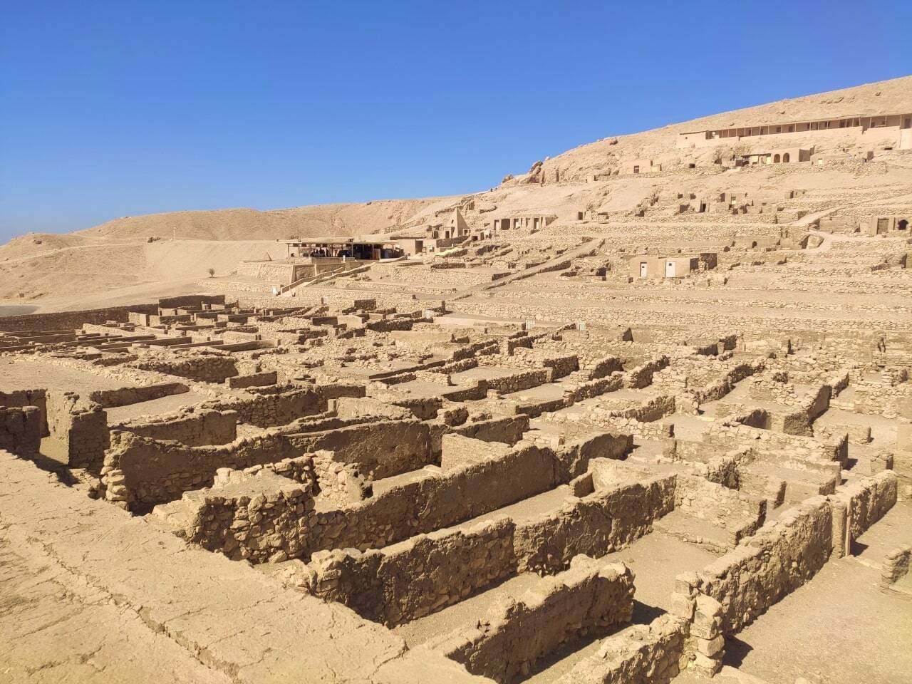 Valle de los Artesanos Luxor durante la mañana